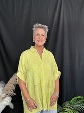 Load image into Gallery viewer, Green Tea Flower Top