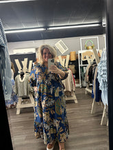 Load image into Gallery viewer, Curvy NAVY MIDI Dress