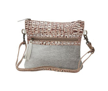 Load image into Gallery viewer, White & Chocolate Myra