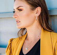 Load image into Gallery viewer, Duo Ring Sparkle Necklace