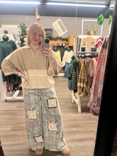 Load image into Gallery viewer, Stone V-Neck 3/4 Sleeve Top
