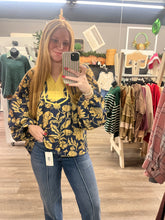 Load image into Gallery viewer, Two Tone Floral Print Top
