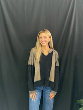 Load image into Gallery viewer, Black Multi Sweatshirt
