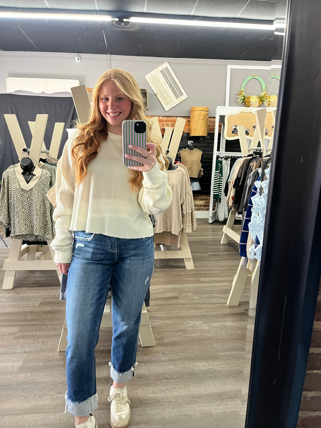 FIERY MID RISE CUFFED BOYFRIEND FIT