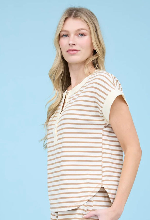 TAN STRIPE SHORT SLEEVE SNAP BUTTON HENLEY KNIT TOP