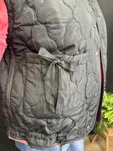 Load image into Gallery viewer, Black Button Down Vest
