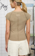 MOCHA RAGLAN EXPOSED SEAM SHORT SLEEVE KNIT TOP