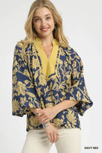 Load image into Gallery viewer, Two Tone Floral Print Top
