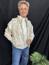 Load image into Gallery viewer, Floral Zip Up Puffer Vest
