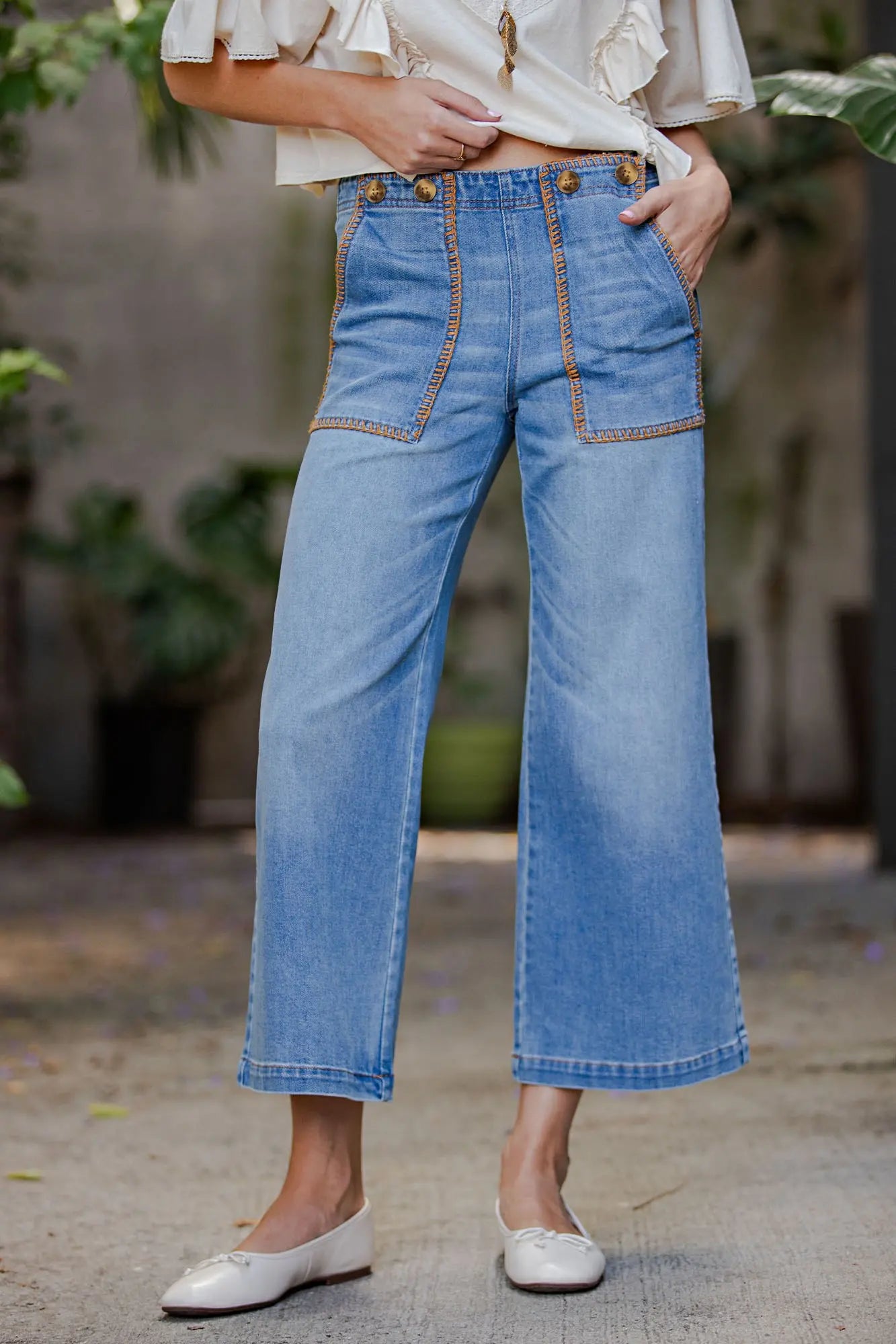 Whipstich Pocket Cropped Pants