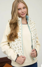 Load image into Gallery viewer, Floral Zip Up Puffer Vest
