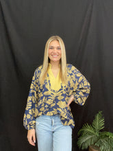Load image into Gallery viewer, Two Tone Floral Print Top
