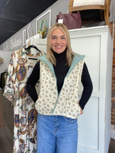 Load image into Gallery viewer, Floral Zip Up Puffer Vest
