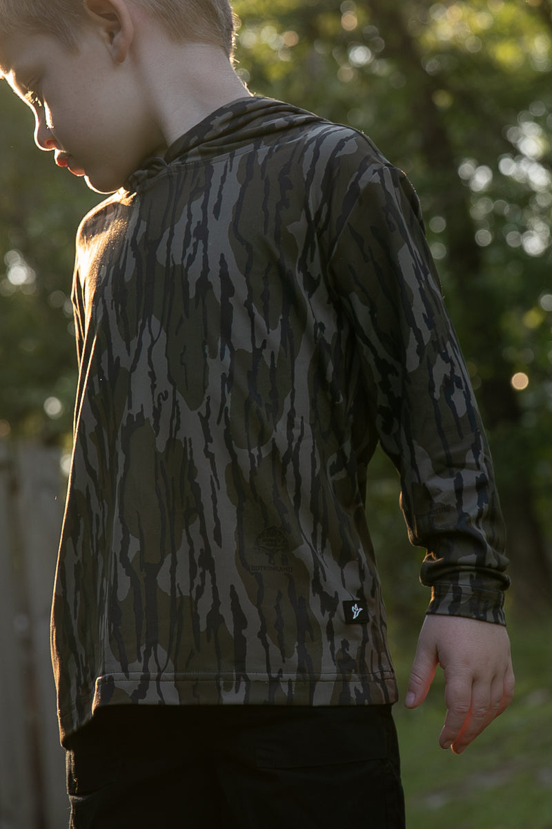 YOUTH HOODED PERFORMANCE SHIRT | MOSSY OAK BOTTOMLAND CAMO